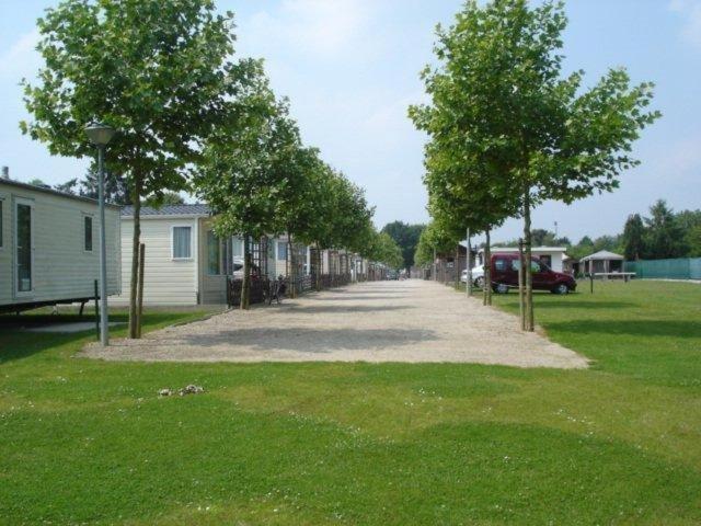 Lake Park Berlare 外观 照片
