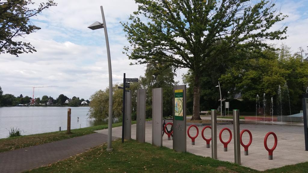 Lake Park Berlare 外观 照片